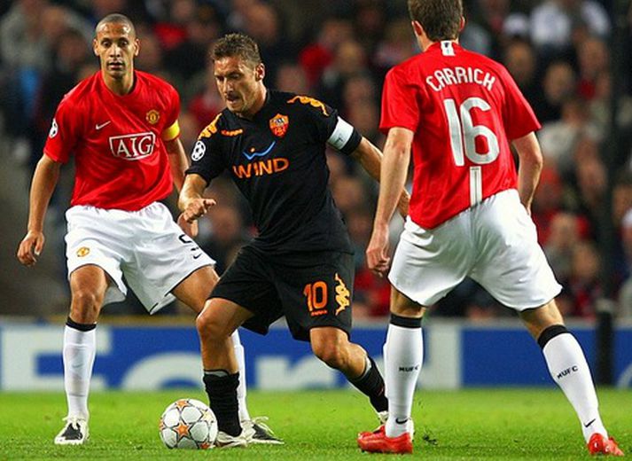 Totti í leik gegn Manchester United í haust.