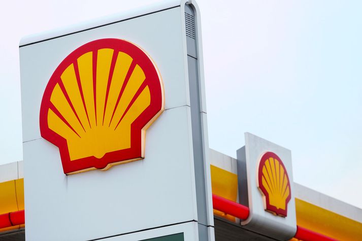 Royal Dutch Shell lækkaði afkomuspá sína fyrir fjórða ársfjórðung 2015 um 39 milljarða íslenskra króna.
