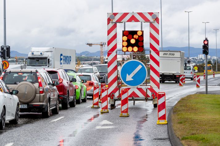 Fjárfesting sveitarfélaga var nokkuð mikil á árinu 2023, eða um 1,8 prósent af landsframleiðslu, og á þann mælikvarða hefur fjárfestingarstigið aðeins einu sinni verið svo hátt eftir bankahrunið.