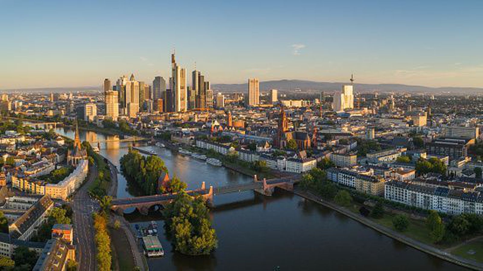 Франкфурт берлин. Франкфурт Лайонс. Frankfurt регион. Франкфурт фото города с холма. 14uf Frankfurt.