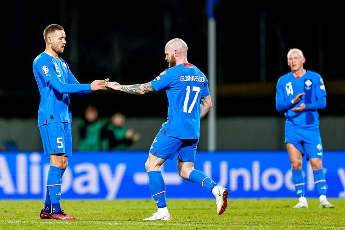 Aron Einar Gunnarsson lék síðast með landsliðinu fyrir ári síðan.