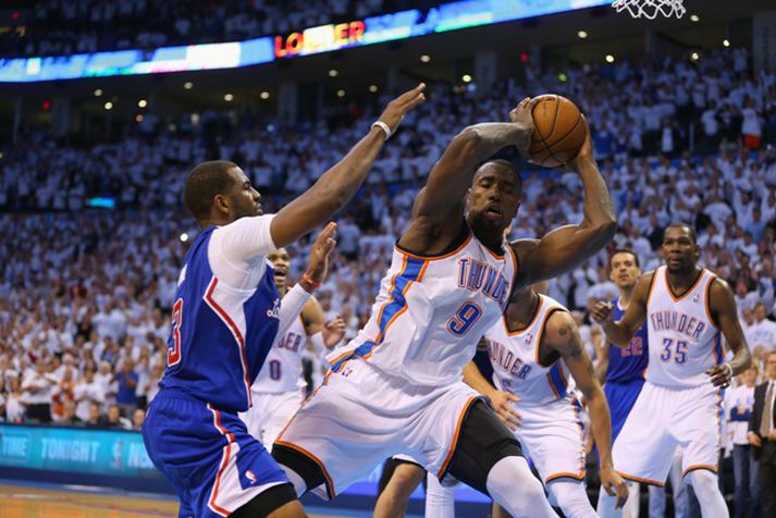 Serge Ibaka (nr. 9) leikur ekki meira með Oklahoma City Thunder á tímabilinu.