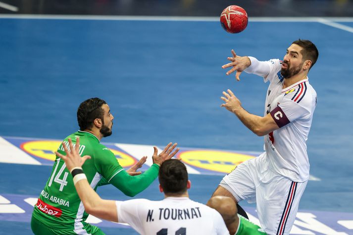 Nikola Karabatic skoraði eitt mark fyrir Frakka í stórsigri gegn Sádi Arabíu.