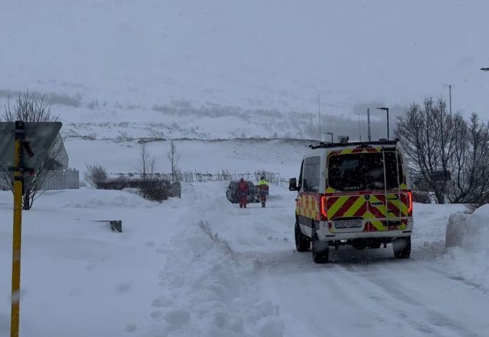 Mikill snjór féll á Austfjörðum síðustu daga en nú horfir til betri vegar. 