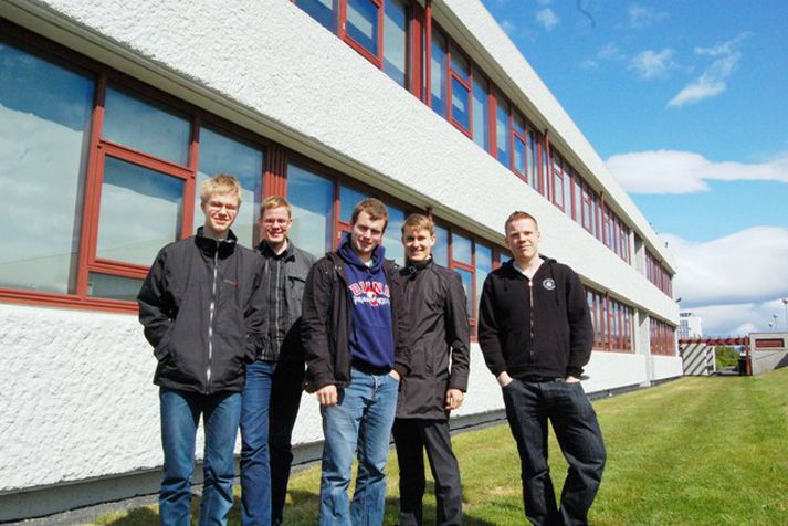 Ólympíuliðið í eðlisfræði 2011. Frá vinstri: Sigtryggur Hauksson, Magnús Pálsson, Konráð Þór Þorsteinsson, Arnór Hákonarson, Atli Þór Sveinbjarnarson