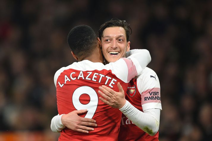 Özil og Lacazette fagna í kvöld.