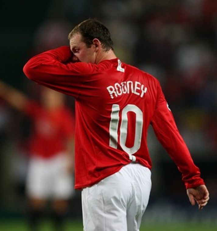 Wayne Rooney skoraði annað mark Manchester United gegn Dynamo Kiev.