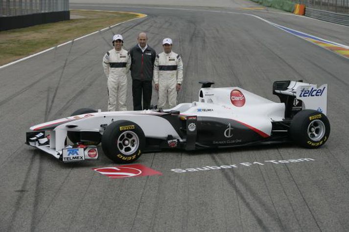 Sergio Perez, Peter Sauber og Kamui Kobayahsi á frumsýningunni Sauber í dag.