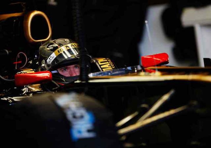 Nick Heidfeld um borð í  Lotus Renault.