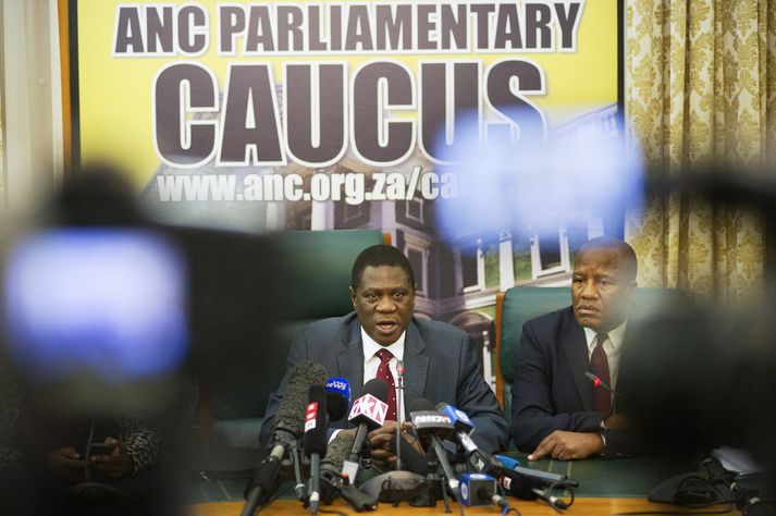 Paul Mashatile, gjaldkeri ANC, á blaðamannafundi gærdagsins.