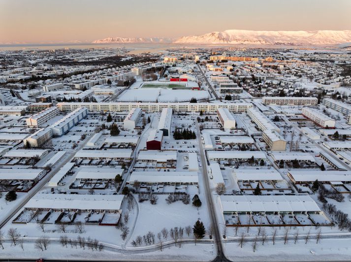 Rannsakandi frá lögreglunni hefur verið kallaður til vegna málsins. 