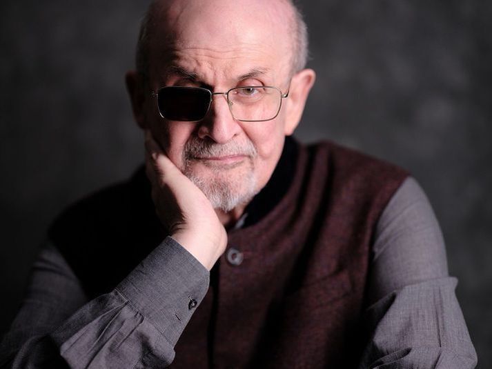 Salman Rushdie hefur á ferli sínum sent frá sér fimmtán skáldsögur.