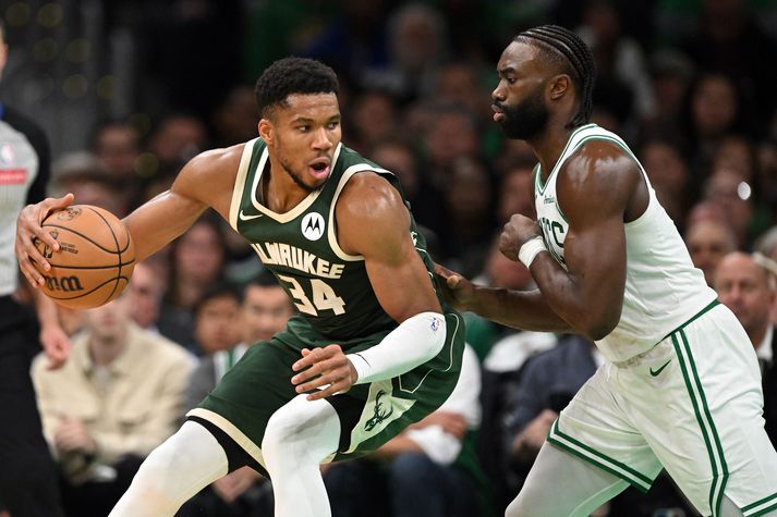 Giannis Antetokounmpo sló á létta strengi í leik Milwaukee Bucks og Boston Celtics. Það fór ekki vel í Jaylen Brown.