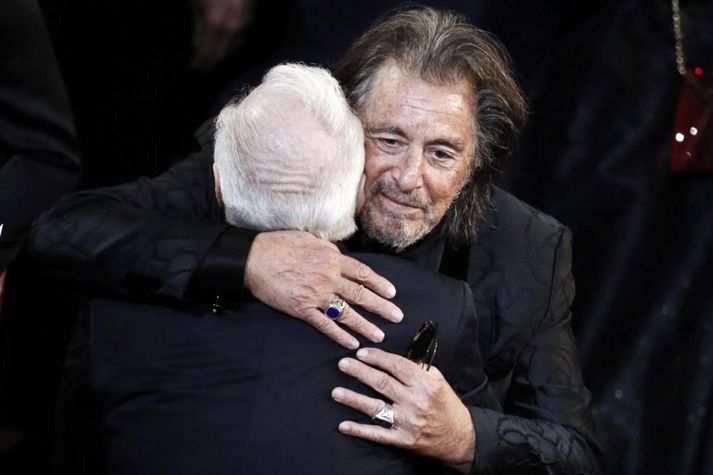 Al Pacino faðmar leikstjórann goðsagnakennda Martin Scorsese.