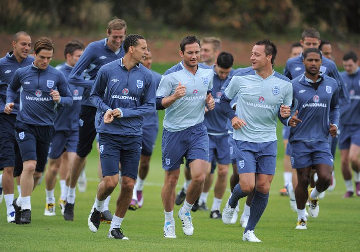 Ferdinand með Frank Lampard og John Terry, leikmönnum Chelsea, á æfingu með enska landsliðinu árið 2011