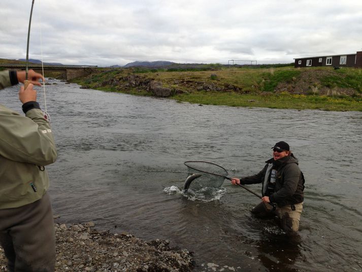 Laxi landað í Haukadalsá