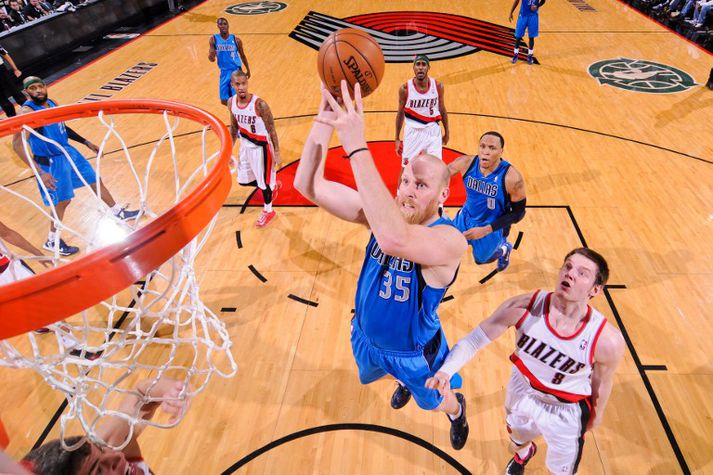 Chris Kaman fór á kostum gegn Portland í nótt.