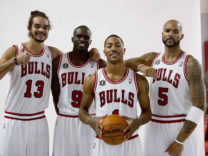 Carlos Boozer, lengst til hægri, með nýjum liðsfélögum sínum í Chicago Bulls.