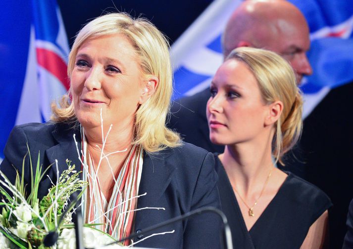 Marine le Pen ásamt frænku sinni, Marion Marechal le Pen, sem einnig er framákona í flokki þjóðernissinna.