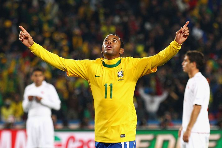 Robinho fagnar marki á HM 2010.