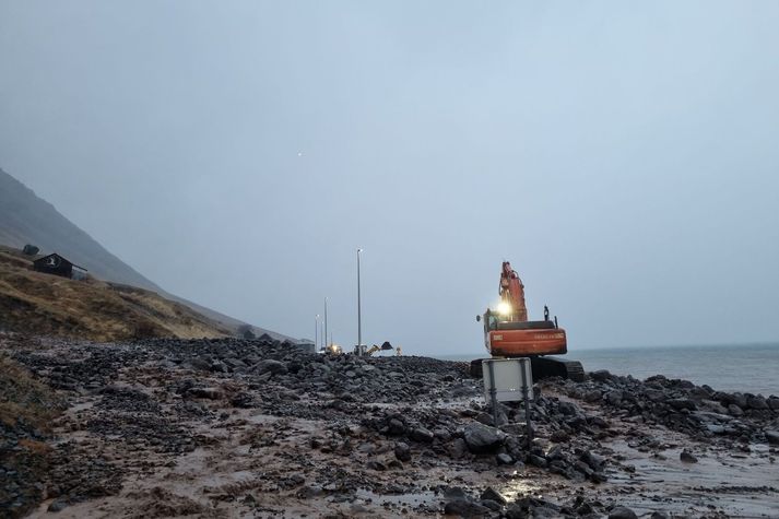 Hákon Óli Sigurðsson tók þessar myndir eftir fyrri skriðuna í Eyrarhlíð sem féll um klukkan 15.