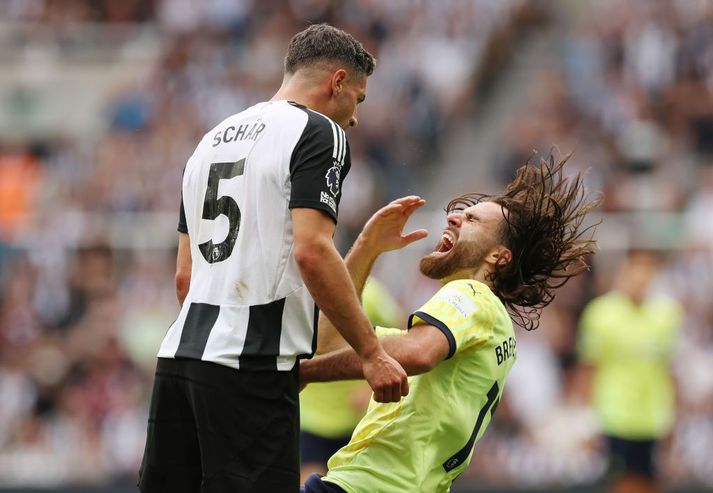 Ben Brereton Diaz lét eins og hann hefði stórskaðast vegna viðskipta sinna við Fabian Schär, sem var rekinn af velli. Manni færri unnu Newcastle-menn þó 1-0 sigur.