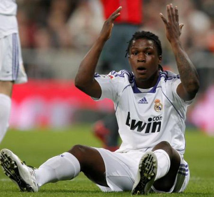 Royston Drenthe yrði líklega notaður á vinstri kantinum hjá Juventus ef félagið fær líka Xabi Alonso.