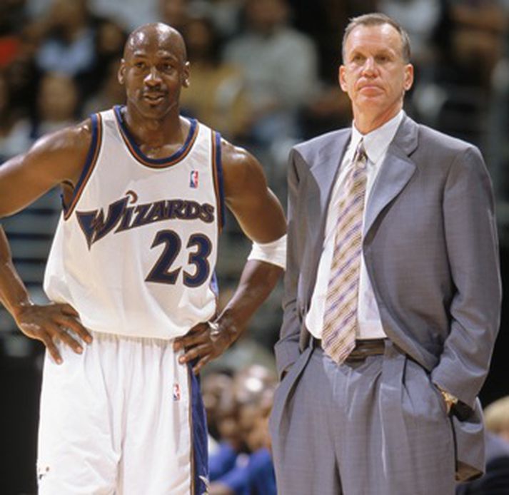 Doug Collins er hér með Michael Jordan