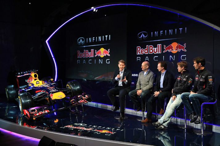 Red Bull-liðið kynnti nýja keppnisbílinn sinn í Milton Keynes á sunnudag. Simon Sproule, fulltrúi aðalstyrktaraðila liðsins, Adrian Newey, Christian Horner, liðstjóri, Vettel og Webber, ökumenn, svöruðu spurningum blaðamanna.