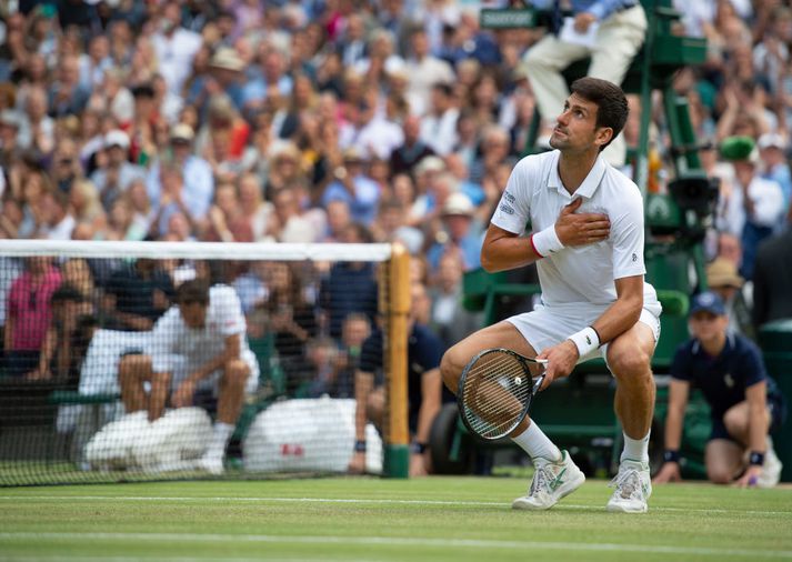 Novak Djokovic hafði betur í einum ótrúlegasta úrslitaleik í manna minnum