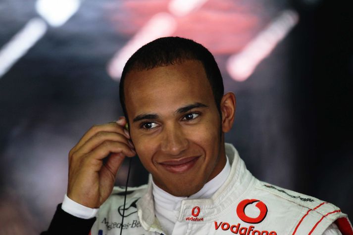 Lewis Hamilton hjá McLaren getur verið ánægður með dagsverkið. Hann var fljótastur á báðum æfingum á Sepang brautinni í dag.