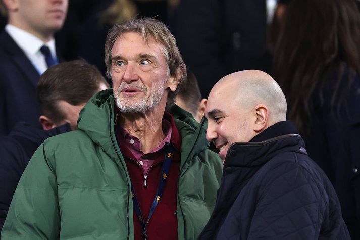 Jim Ratcliffe og Omar Berrada á Manchester-slagnum 15. desember síðastliðinn. Þeir freista þess að rétta við gengi United, innan sem utan vallar.