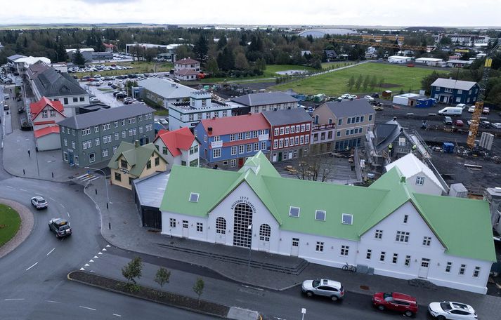 Fulltrúar í kjördæmaráði Sjálfstæðisflokksins í Suðurkjördæmi og tveimur öðrum kjósa efstu menn á framboðslista fyrir þingkosningarnar á sunnudag.