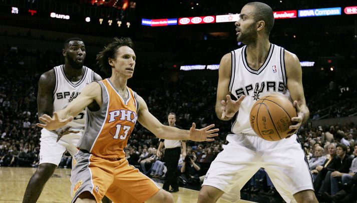 Steve Nash verst hér Tony Parker.