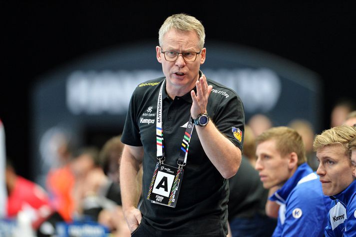 Guðmundur Þórður Guðmundsson, þjálfari íslenska karlalandsliðsins í handbolta, gefur lærisveinum sínum skipanir af hliðarlínunni í leik liðsins á heimsmeistaramótinu sem fram fór í janúar síðstliðnum.