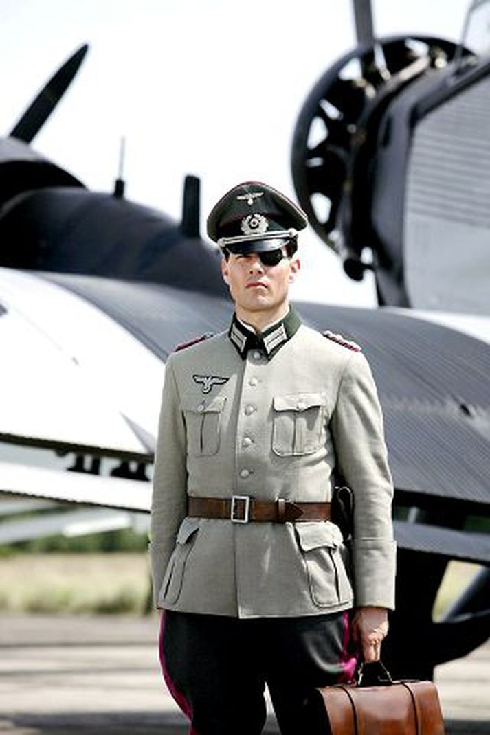 Tom Cruise við tökur á nýjustu mynd sinni, Valkyrie.