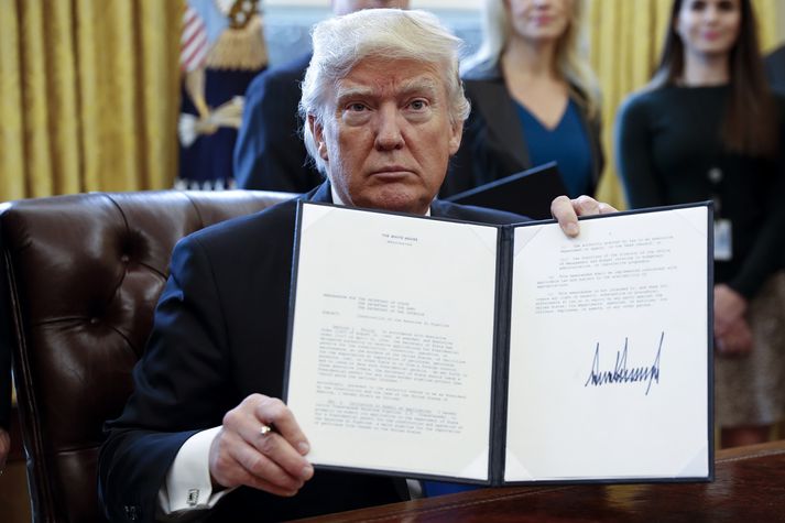 Trump skrifaði undir tilskipun um Keystone XL-olíuleiðsluna þegar á öðrum degi sínum í embætti forseta.