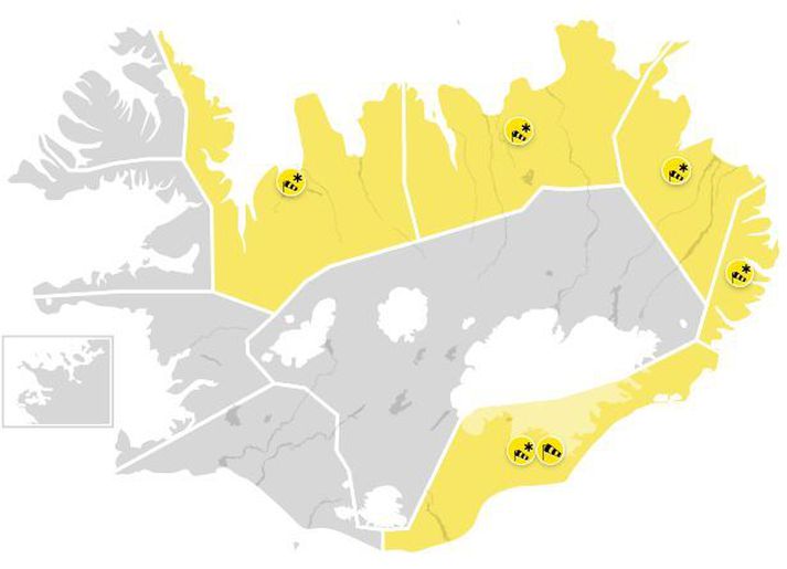 Kortið á vef Veðurstofunar er skærgult að stórum hluta og ekki vegna þess að þar sé von á sól og blíðu. Gular veðurviðvaranir verða í gildi á stórum hluta landsins á kjördag.