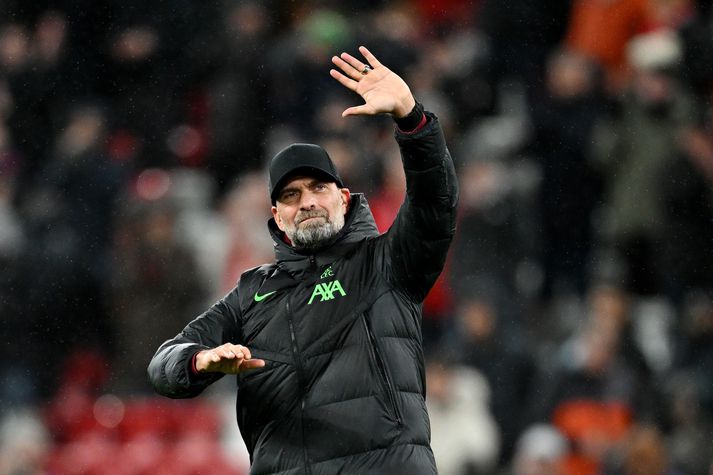 Jürgen Klopp biður stuðningsmenn Liverpool að halda ró sinni þrátt fyrir vangaveltur um framtíð lykilmanna félagsins eftir fréttir af yfirvofandi brotthvarfi hans.