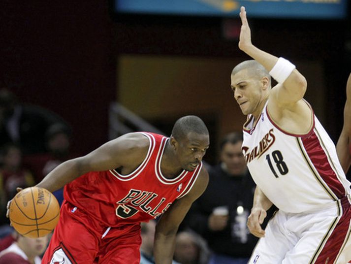 Luol Deng átti fínan leik með Chicago í nótt.