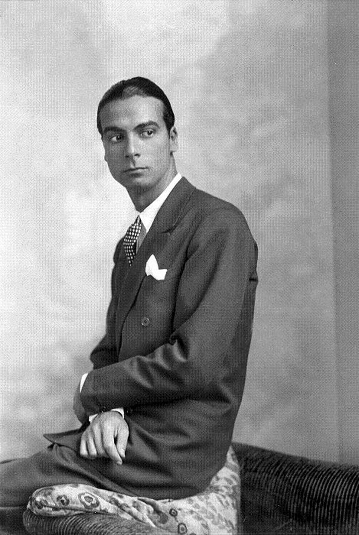 Fatahönnuðurinn Cristóbal Balenciaga þótti einstaklega hæfileikaríkur. Christian Dior kallaði hann eitt sinn „meistara okkar allra“.