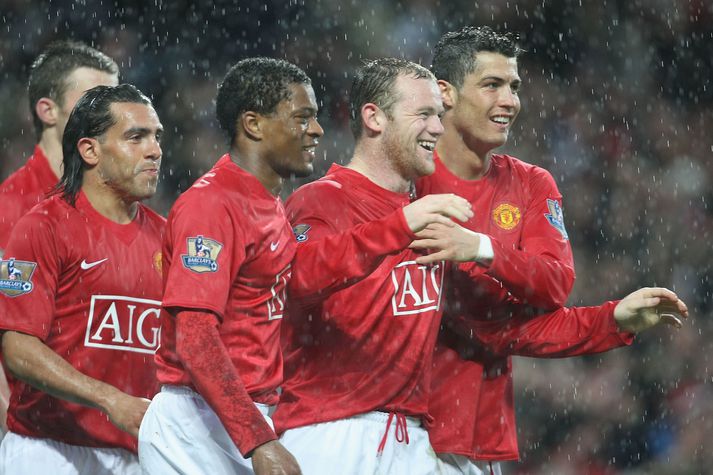 Tevez valdi þá Wayne Rooney, Patrice Evra og Cristiano Ronaldo alla í draumalið sitt.