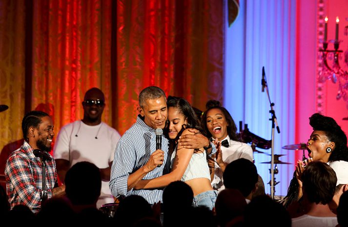 Maila Obama ásamt föður sínum Barack Obama.
