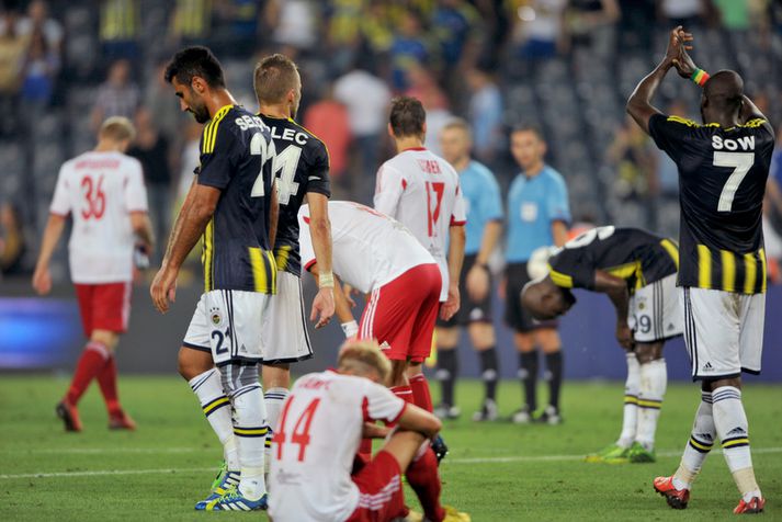 Leikmenn Fenerbahce fagna í kvöld.