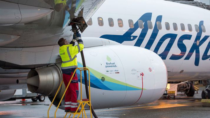 Fyllt á eldsneyti flugvélar Alaska Air.