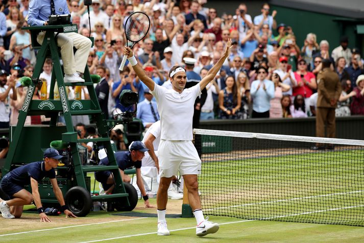 Federer er sigurinn var í höfn fyrr í dag.