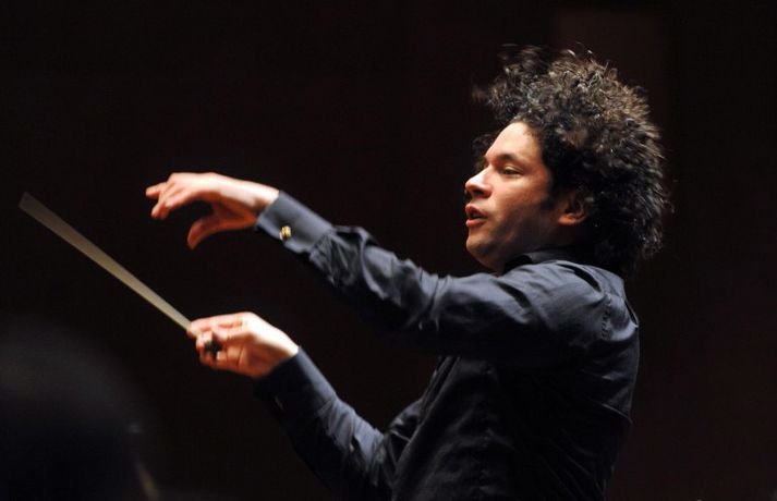 Gustavo Dudamel mun stjórna Sinfóníuhljómsveit Gautaborgar í Hörpu á sunnudag.