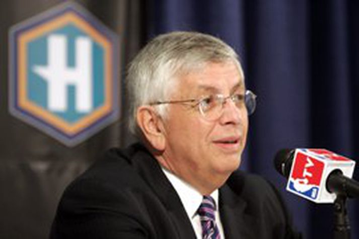 David Stern ætlar að breyta reglunum á næsta ári og koma með því í veg fyrir að lið eins og Dallas og San Antonio geti mæst strax í annari umferð eins og í ár