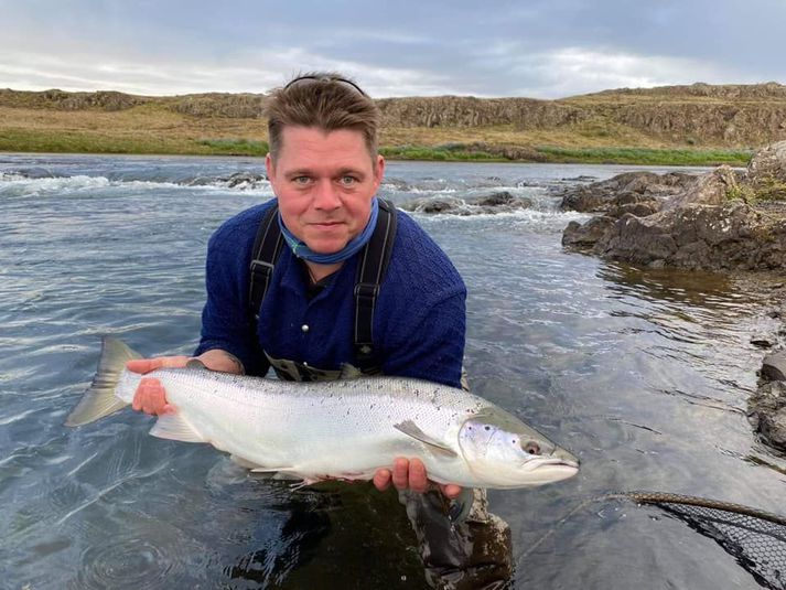 Jógvan Hansen með 85 sm lax úr Dyrfljóti í Langá