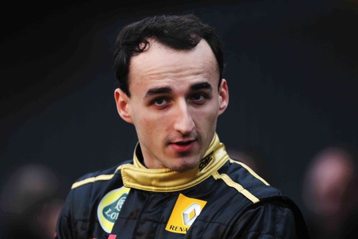 Robert Kubica  frá Póllandi í keppnisgalla Lotus Renault.